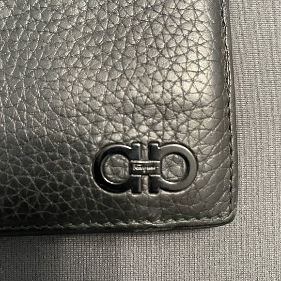 Ferragamo Gancini wallet - Picture 5 of 6